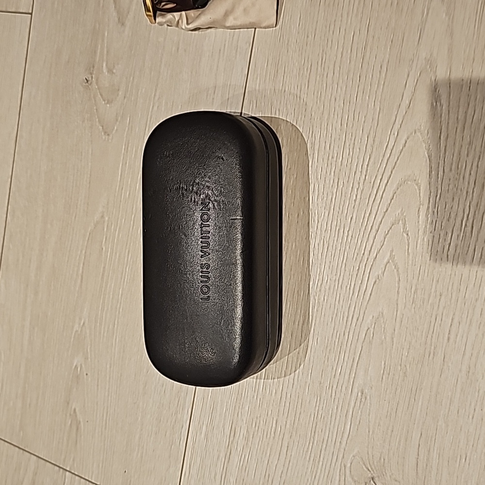 Authentic Louis Vuitton sunglasses - Picture 3 of 4